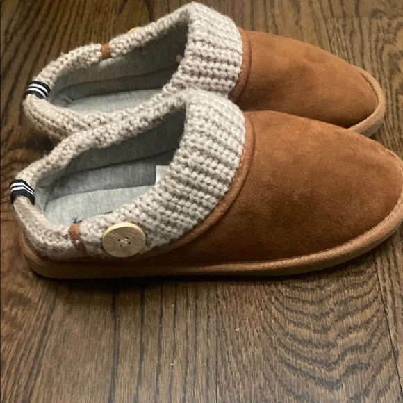 Nautica Brown and Cream Slippers 7/8 - Picture 4 of 6